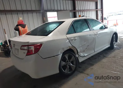 2014 Toyota Camry Se Sport z USA, uszkodzony, nr VIN 4T1BF1FK3EU390612